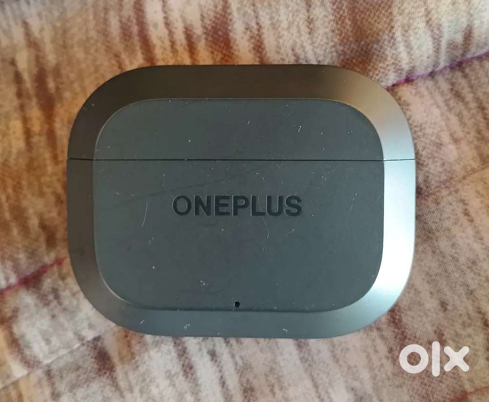 OnePlus Nord 3r earbuds 20daysoldneed urgent money box bill available