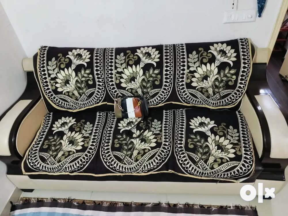 5 Seater Sofa New Condition