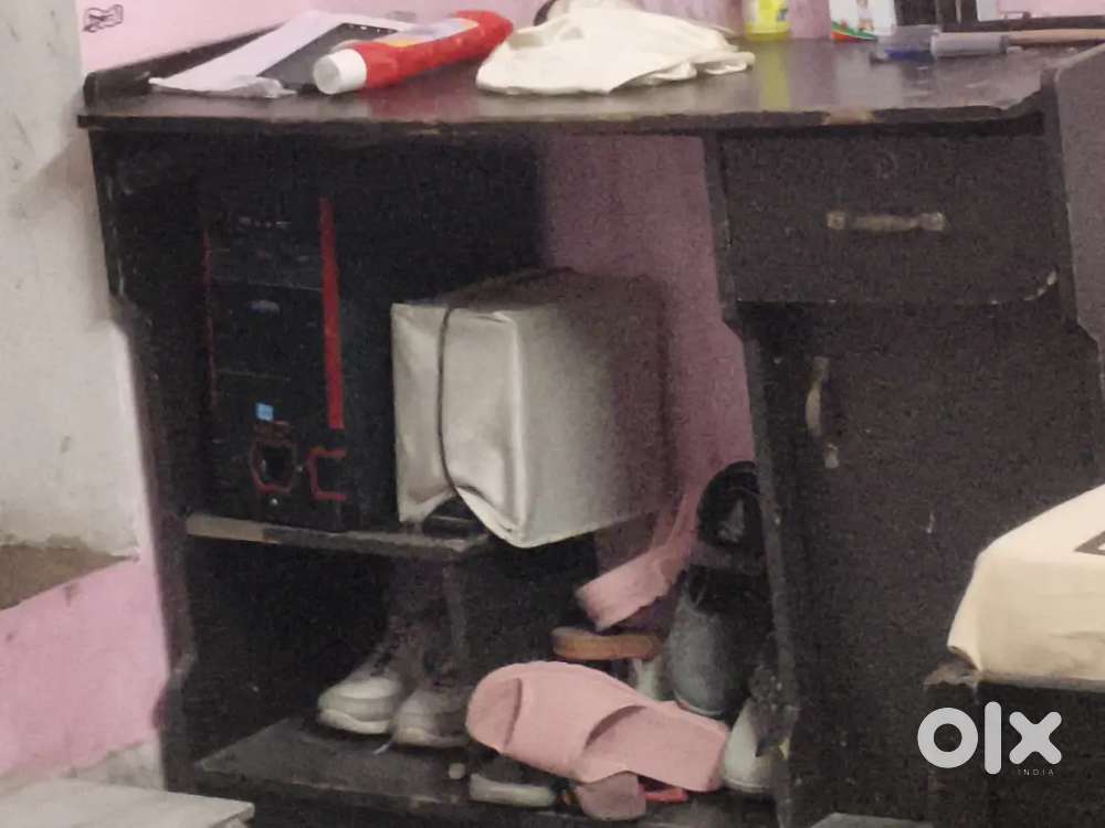 Computer table