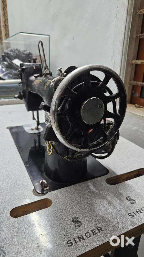 Singer high speed sewing machine not even used once.