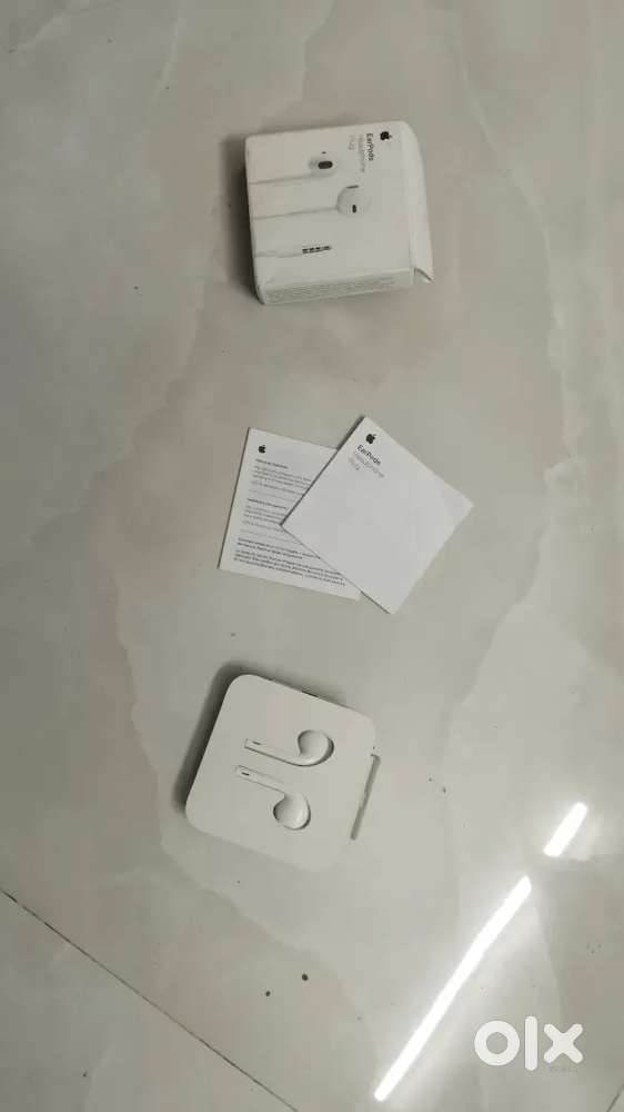 Original box Apple 3.5 mm Jack Earphones