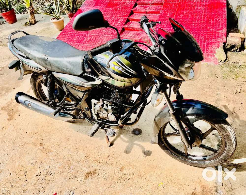 Bajaj Discover 100cc DTS-i (Black-Gold) - 1 Yr Insurance, New Battery!