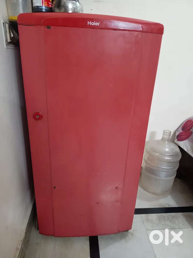 Hair 165 litre maroon color fridge