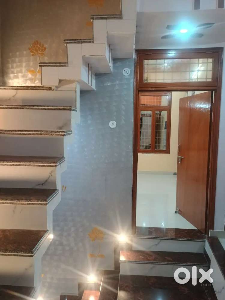 Best for students,bachelor, small family, near CDRI ,sewa hospital,