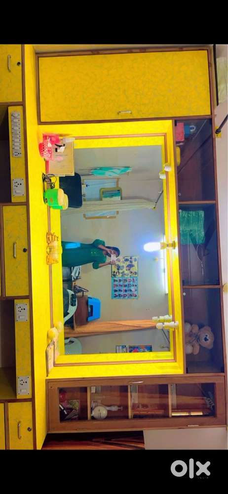 Dressing table with big mirror