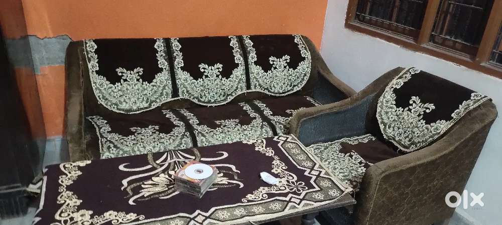 Sofa set 4 seater with table