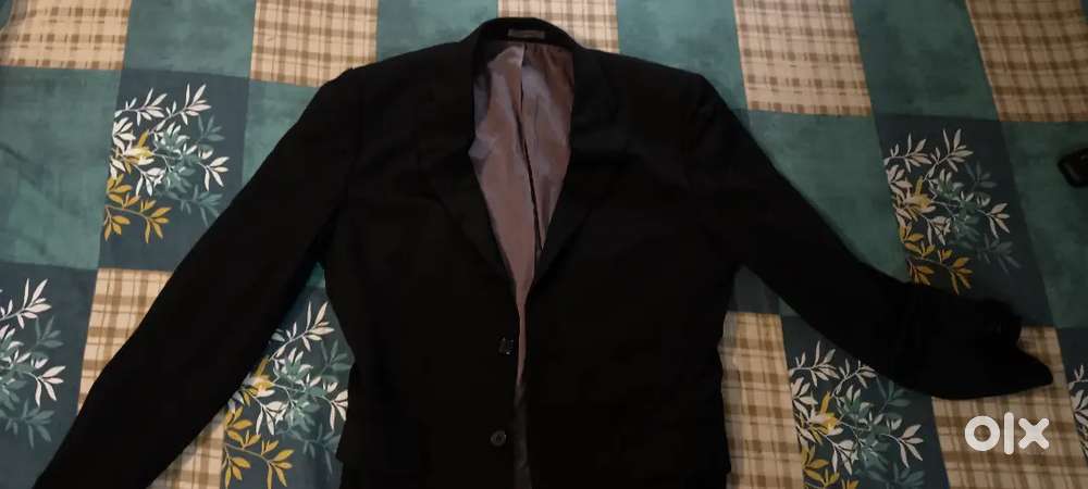 1black blazer(suit)+1shoe