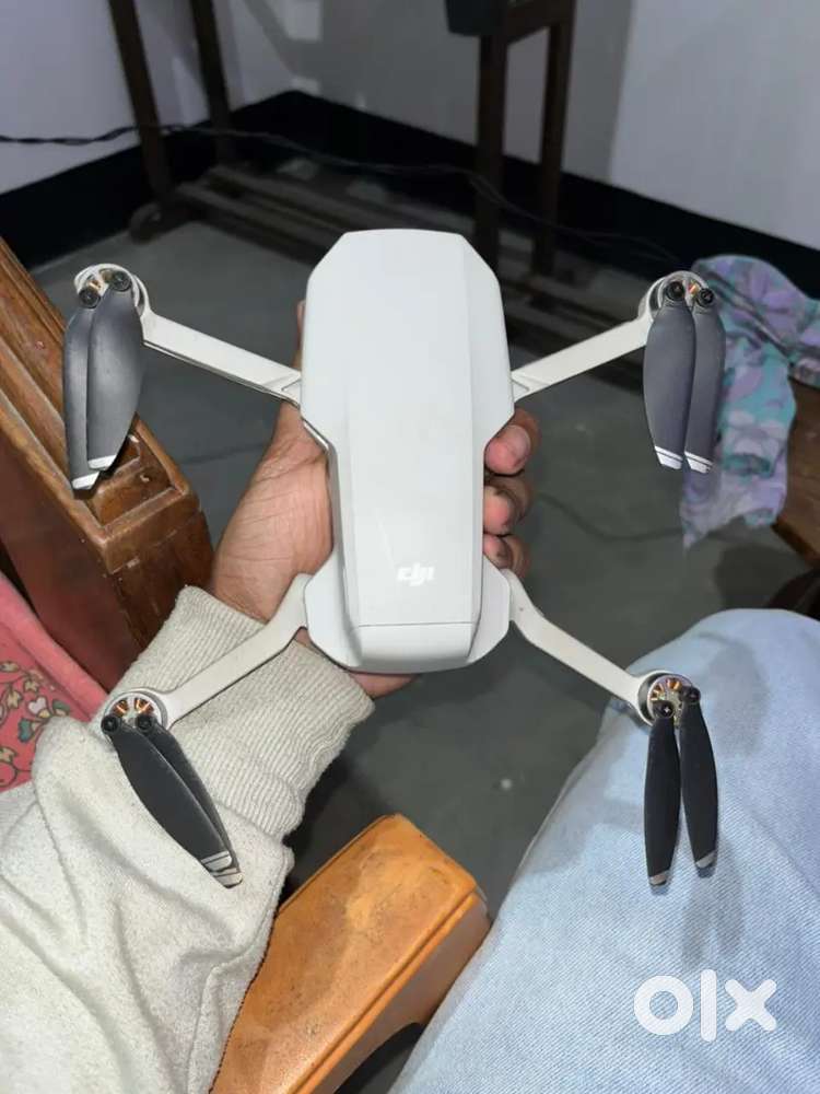 DJI Mavic Mini Fly More Combo Drone FlyCam Quadcopter with 2.7K Camera