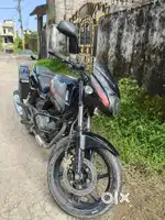 Bajaj pulsar 180 single handed driven in good condition.