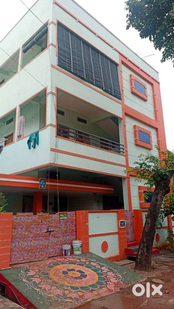 Independent 3 floor Building in Sugars Layout ,Near Montessori School