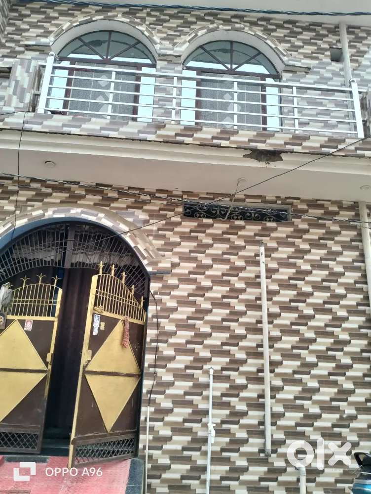 100 gaj ka plot hai laxmipuram colony me