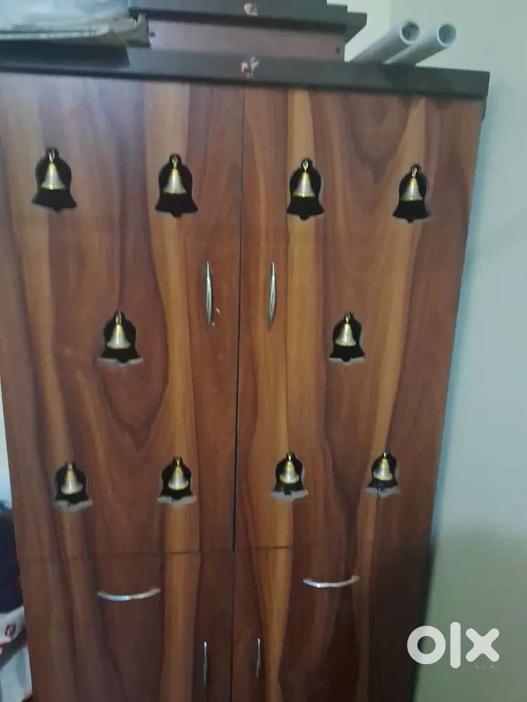 God wardrobe with storage with Head light immediate sale