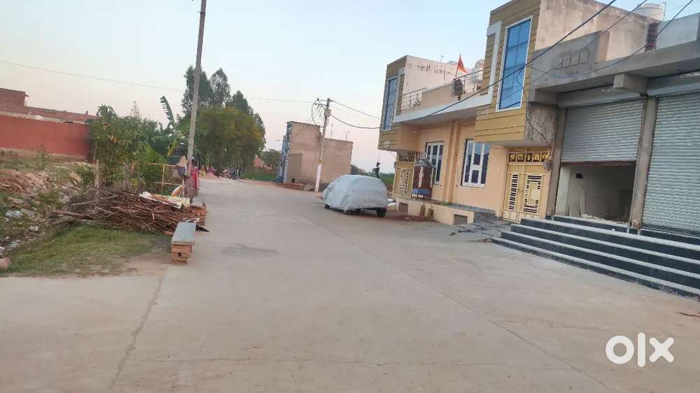 सीसी रोड बनी कॉलोनी मे रजिस्ट्री सुधा लोनेबल प्लॉट बिकाऊ है