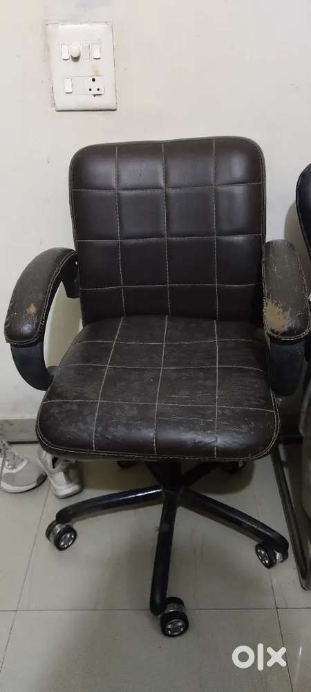 Chair with wheel