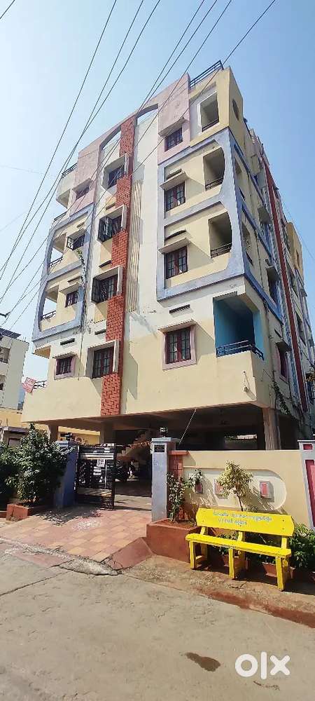 3rd Floor Family Portion for Rent – Lift,Free Parking,Srinagar Colony