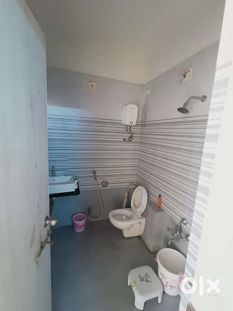 Paying Guest Available At Fatehgunj Pintu Auto Near by