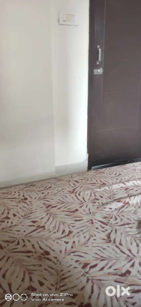 Independent room sharing only girl