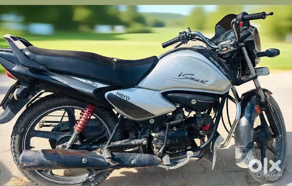 Bdiya condition m bike h engine bhi shi h new battery h