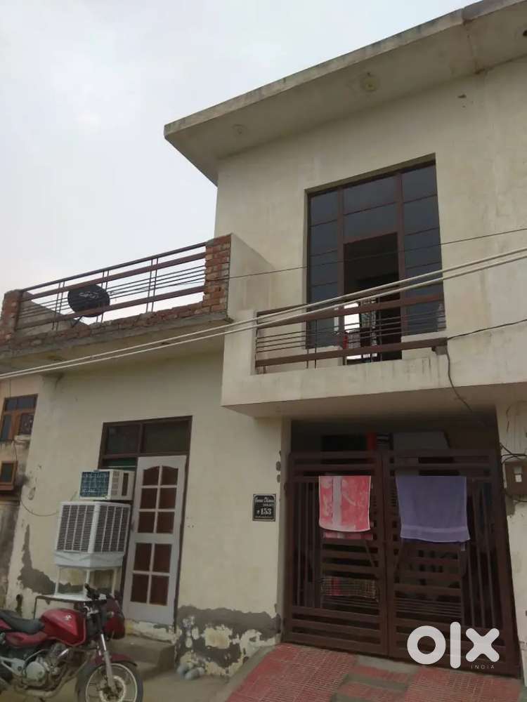 Selling house in best price 70 gaj. Plot is for sale