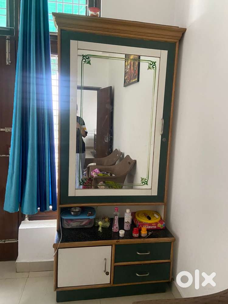 Dressing table