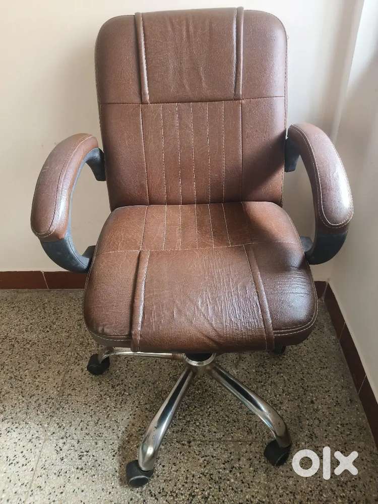 Leather rolling chair