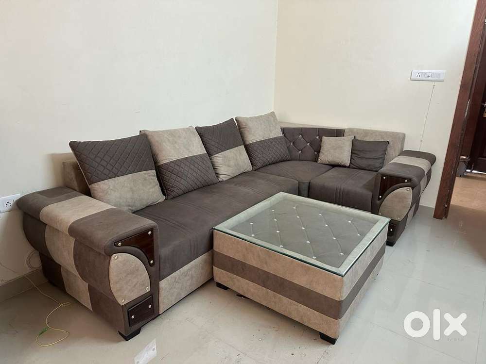 Flat good location near park school hospital