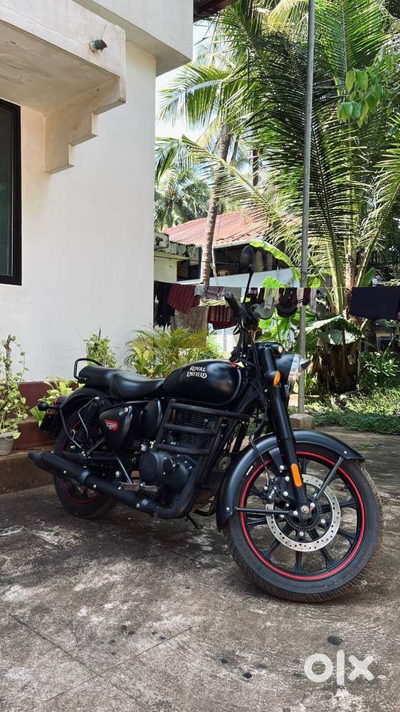 Royal Enfield Classic 350 Stealth Black (2023)