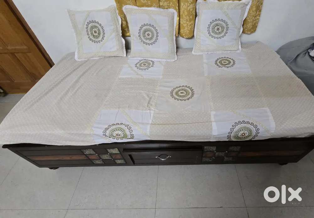 L size 5 seat sofa and Diwan cot bed for sale
