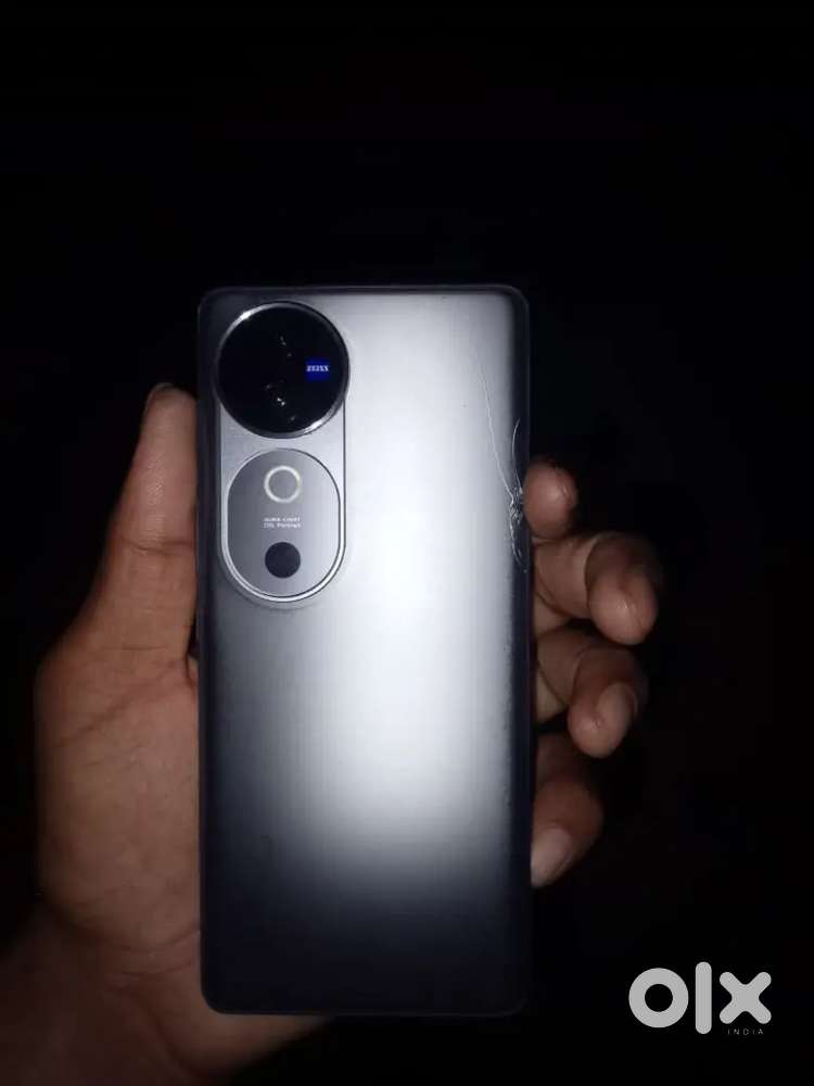 Brand new mobile vivo v40