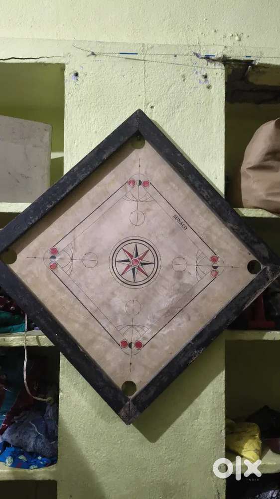 Carrom board