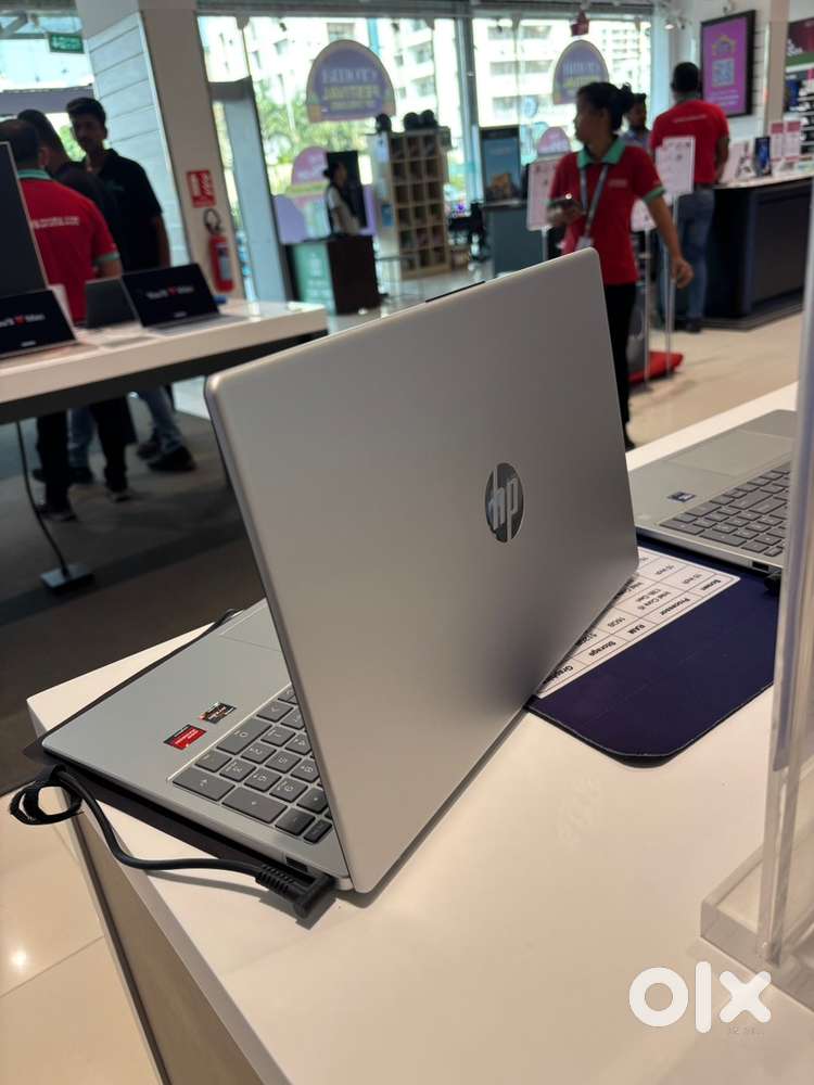 Hp laptop 8  gb ram 512 storege windows 11     (1) year waranty