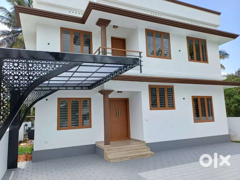 Aluva kadungalloor 4.6cent house for sale