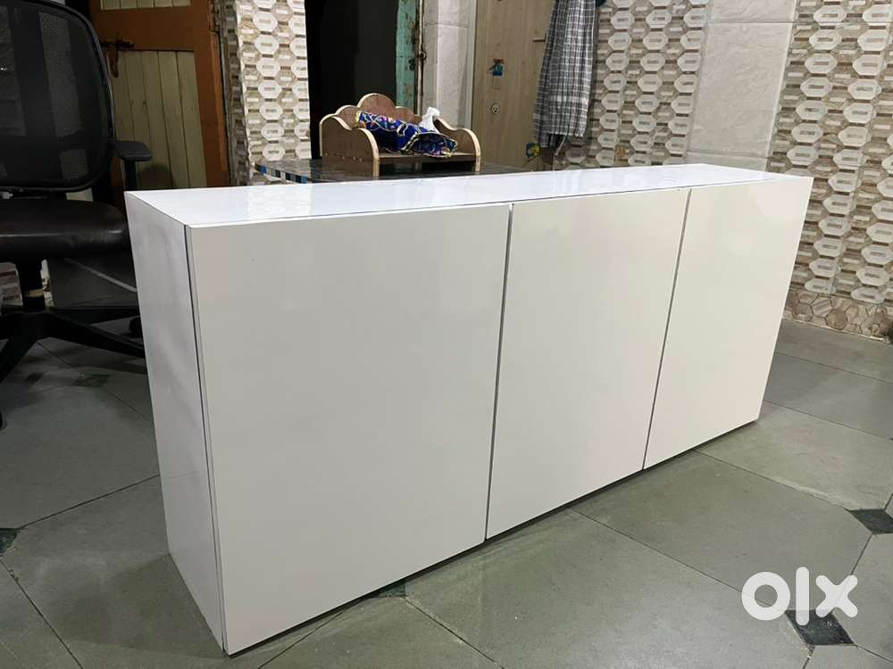 Crockery cupboard