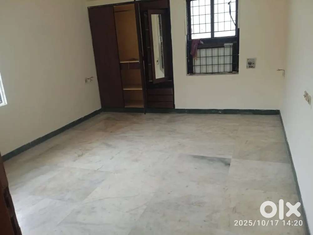 Flat at Koyambedu adjust to Arihant Tower