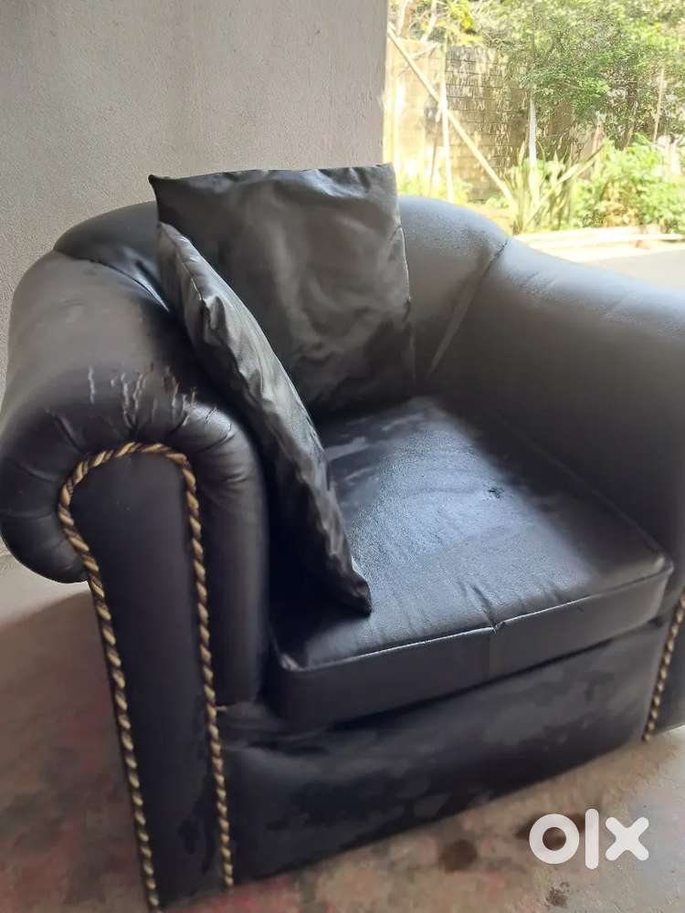 BLACK OLD SOFA SET @6900