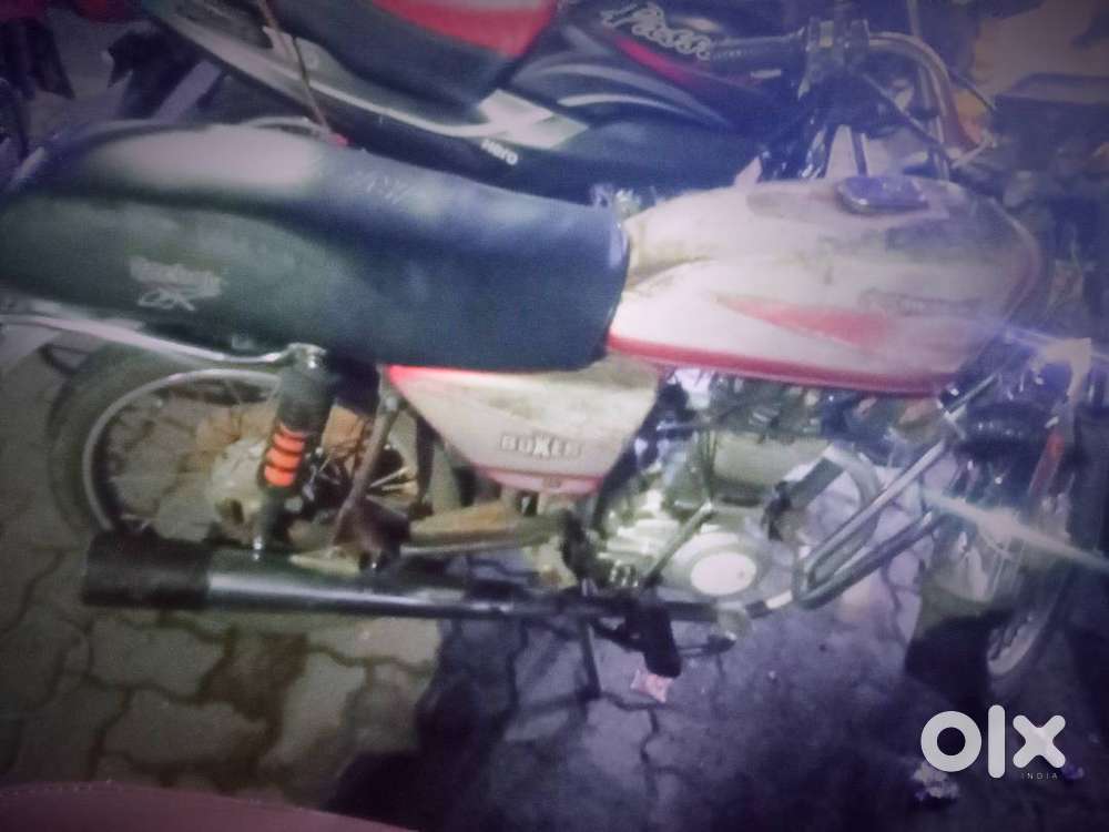 Bjaj boxer 2005 model 60000 chali hui 12000 me bechna h