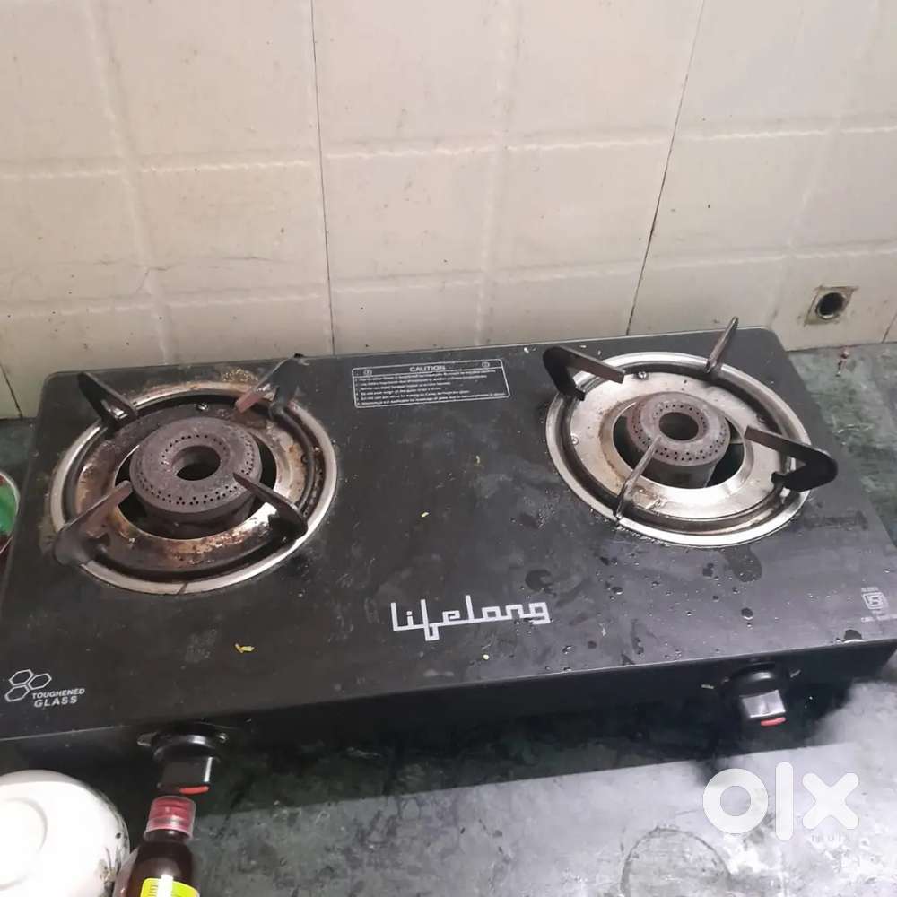 Gas stove and gas cylinder
