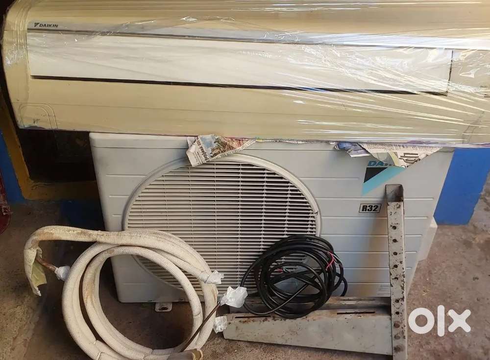 Ac super good condition 1.5 ton 3 meter copper pipe and stand