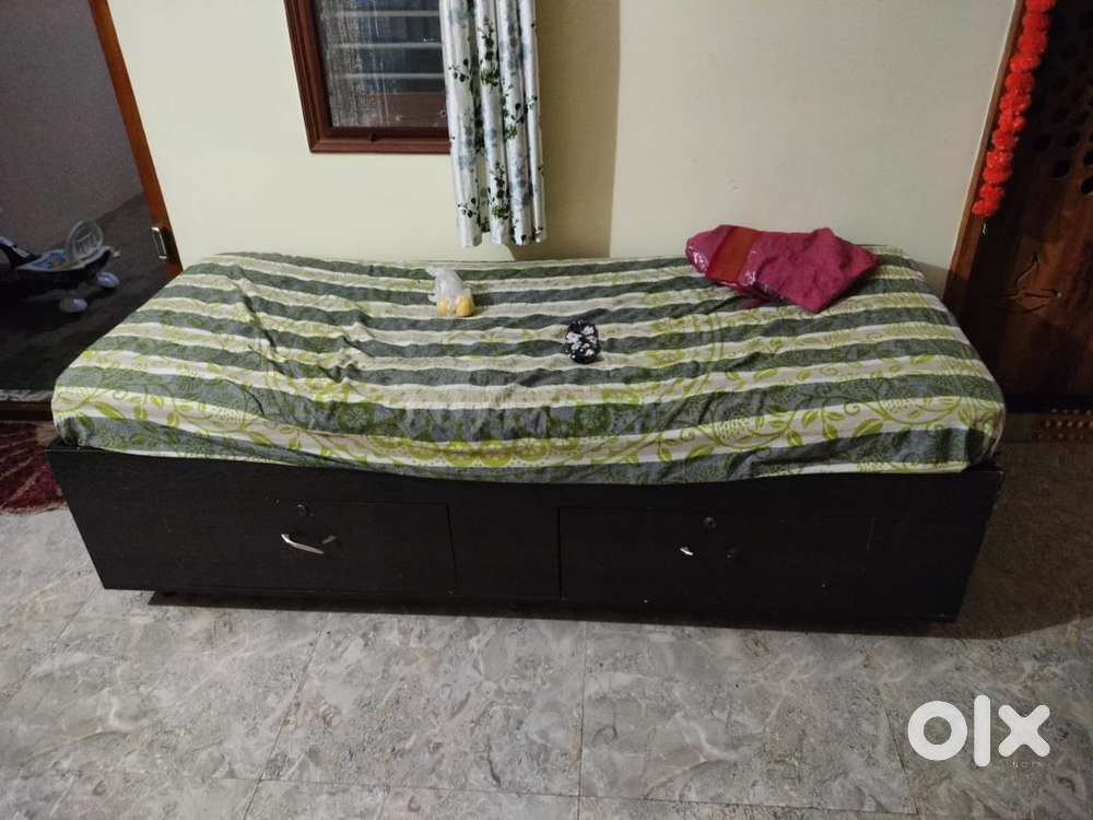 Deewana cot with mattress sale