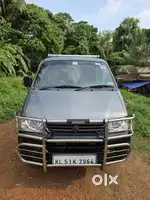 power window, senter locking, led disply, reverse camara and 7 seat