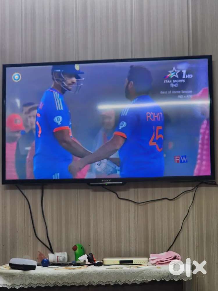 SONY 40 INCH LCD