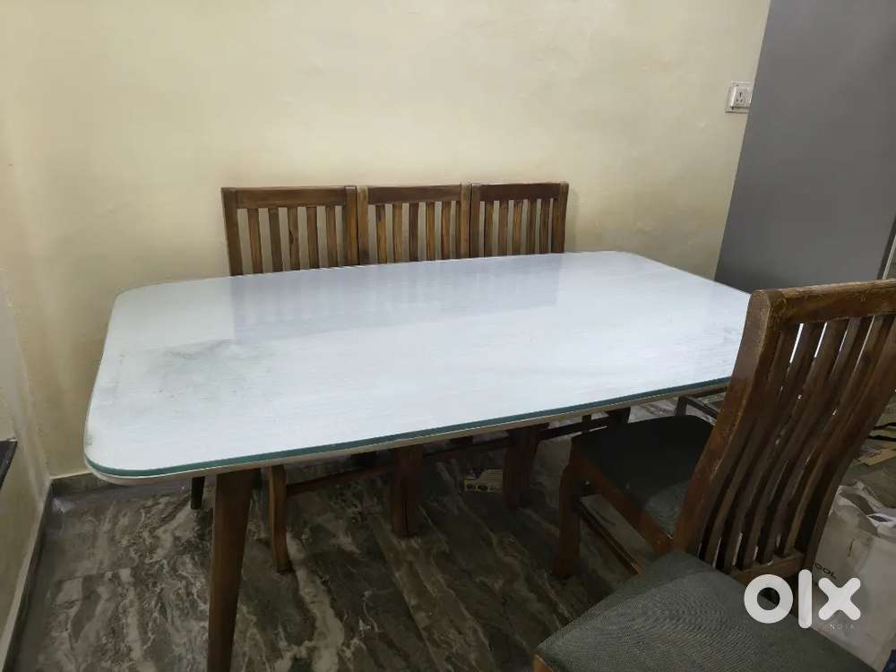 DINING TABLE (6*4 FEET) WITH CHAIRS