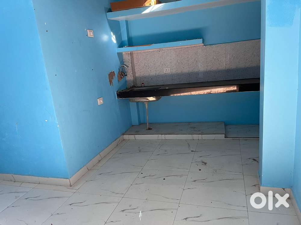 Bachelors are not allow room kewal family k liye available hai