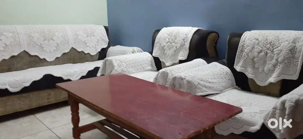5 seater sofa set with wooden table