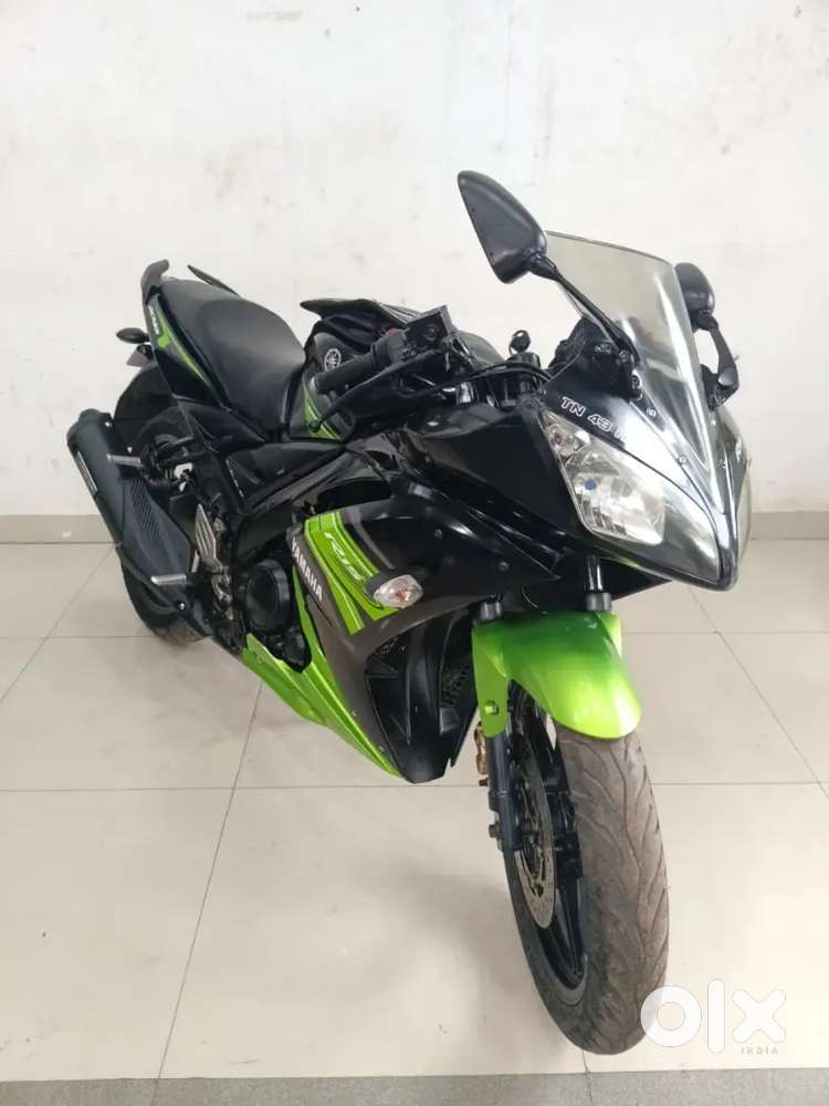 YAMAHA R15 GREEN 2017 MODEL