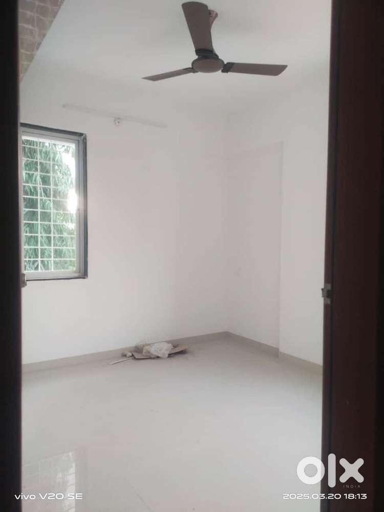 Looking for female flatmate