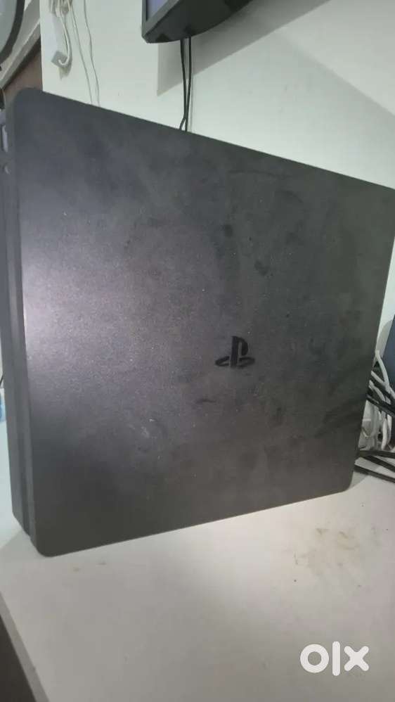 PS4 Slim 1TB + 50+ Games