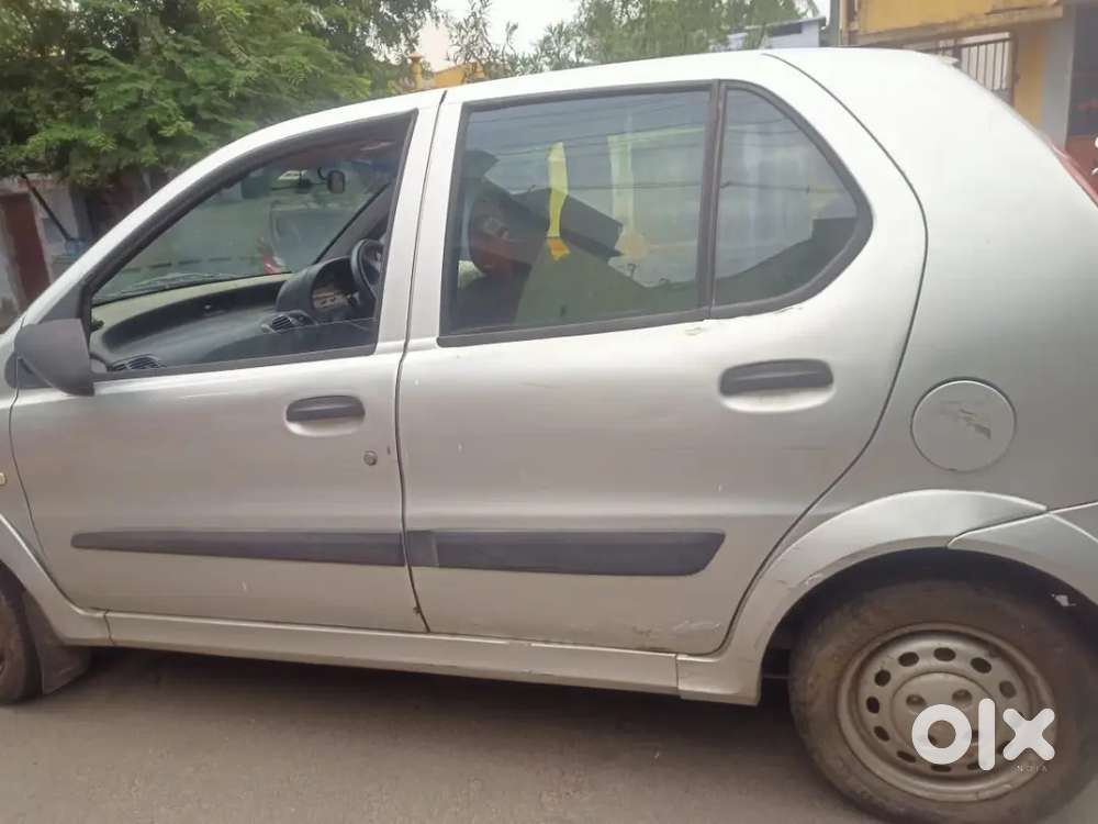 Good condition new battery 90%button tyres