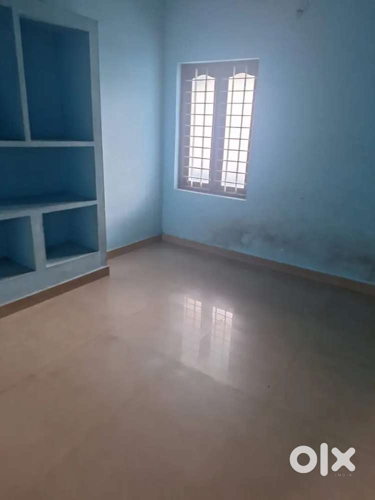 1st Floor 3BHK House for Rent at Edappally Toll – ₹15,000