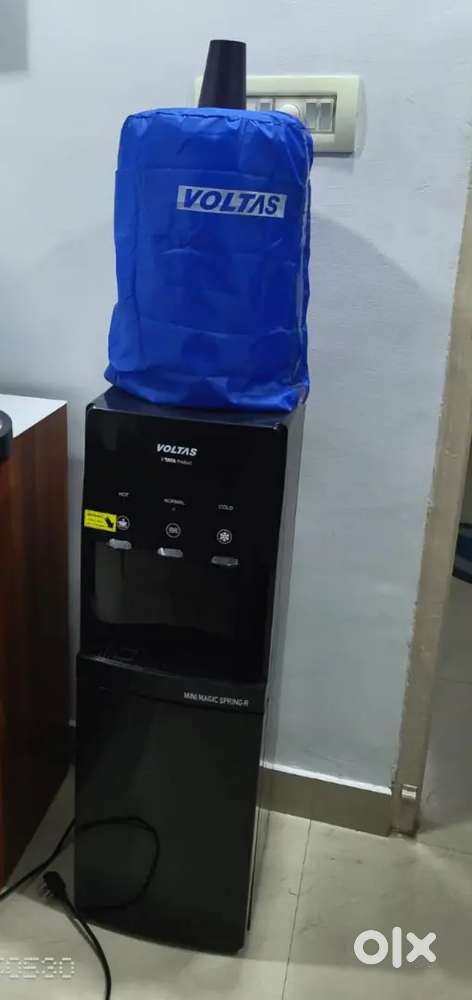 Voltas Water Dispenser with Small Refrigerator